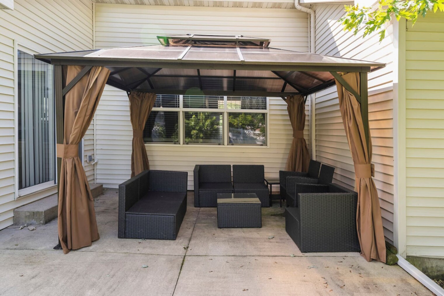 Building Photo - 784 Long Island Cir