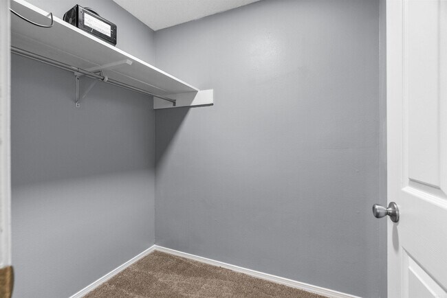 Building Photo - 1309 Country Oaks Dr