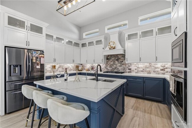 Building Photo - 27 Ensenada Ave