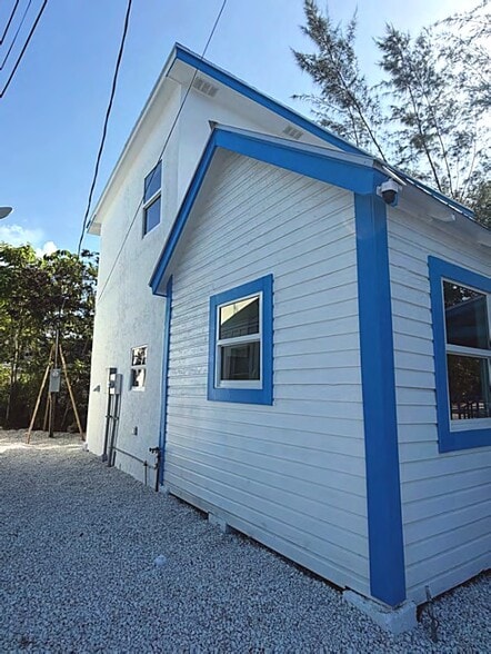 Building Photo - 3603 Charles Ave
