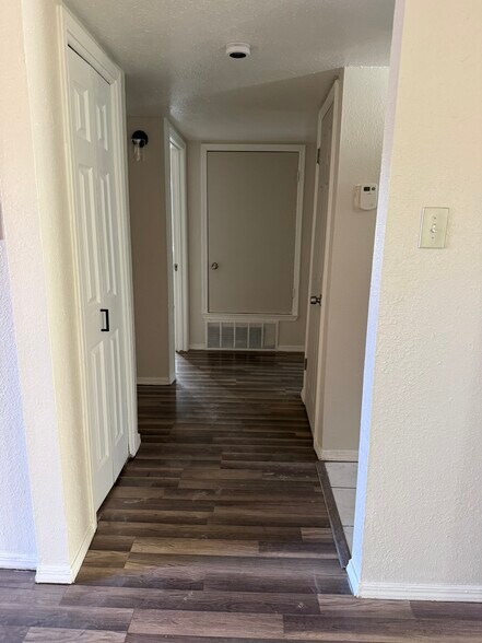 Building Photo - 1013 Dickerson Dr SE