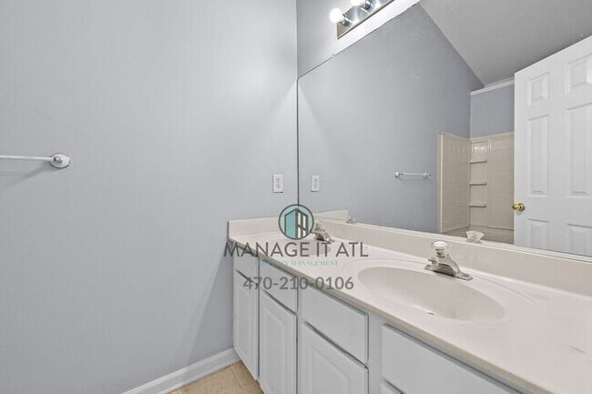 Building Photo - 2-bedroom, 2.5-bathroom Condominium in the heart of Peachtree Corners