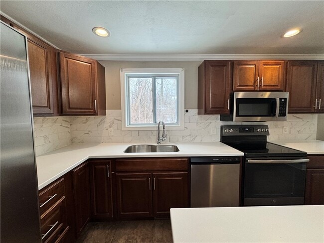 Building Photo - 496 Pebbleview Dr