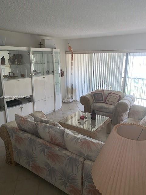 Building Photo - 303 Racquet Club Rd