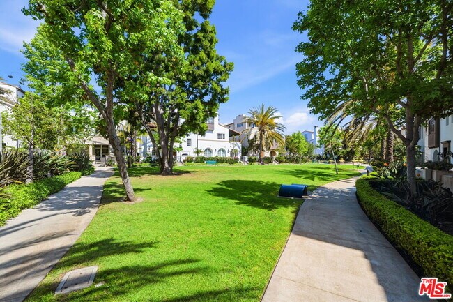 Building Photo - 13079 Bluff Creek Dr