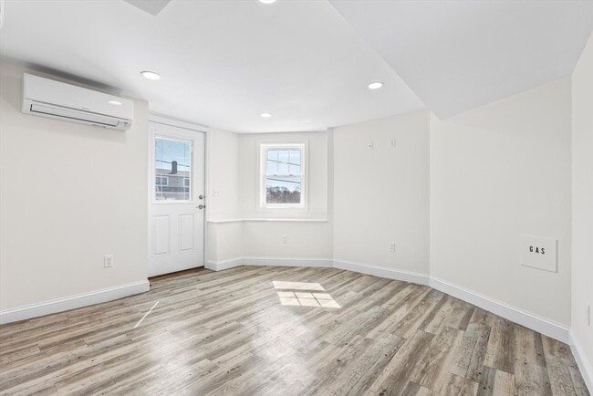 Building Photo - 2 Deane Ave