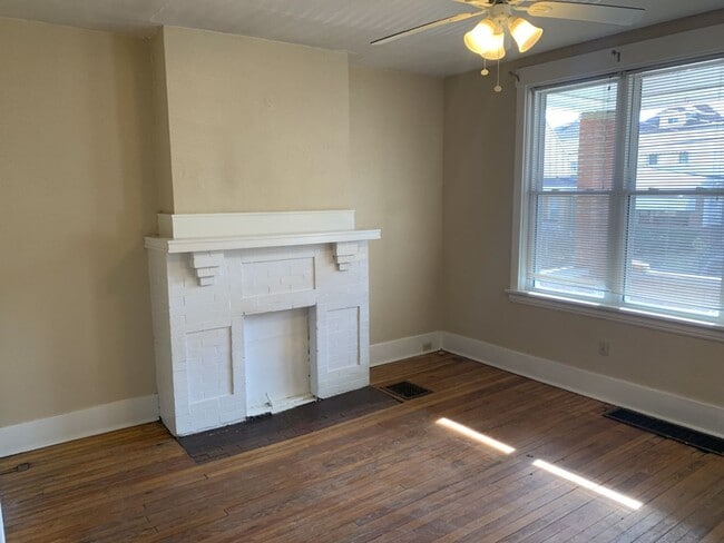 Building Photo - Great property in Morningside!