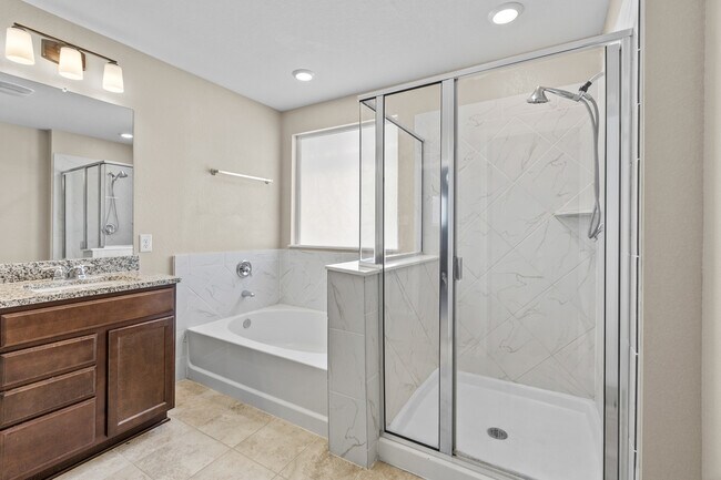 Building Photo - 1915 Overlook Knoll