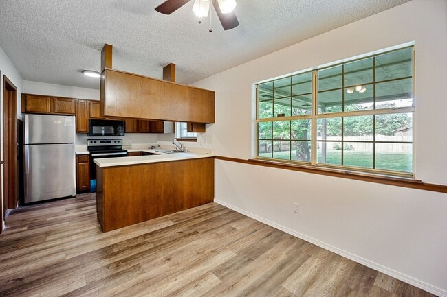 Building Photo - 3/ 2  Home for Rent!