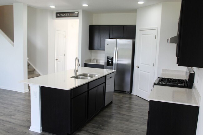Building Photo - Beautiful 5 BR in Danville!