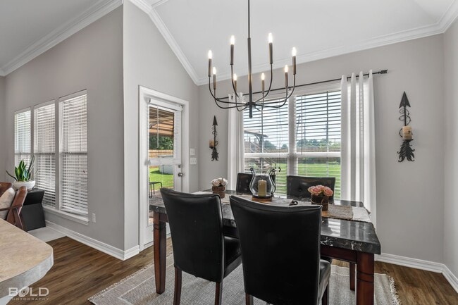 Building Photo - Check Out this 4 bed 2 bath