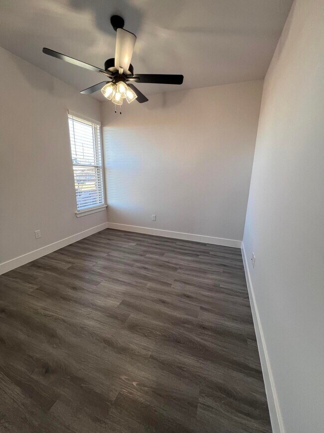 Building Photo - 5807 Viola Ave