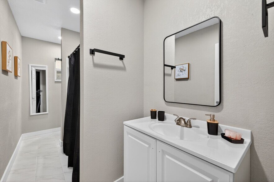 Building Photo - 1941 Brown Rd