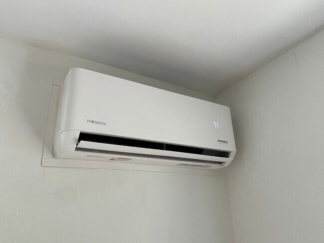 Building Photo - Lake Drive