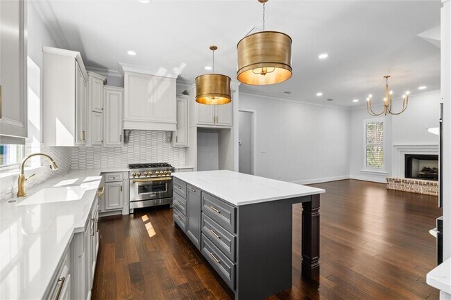 Building Photo - 5488 S Hilltop Dr