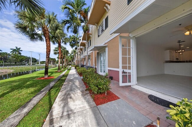 Building Photo - 4645 SW 75th Way