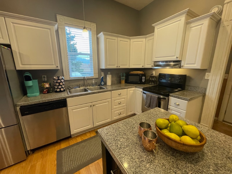 Building Photo - 832 Caledonia St