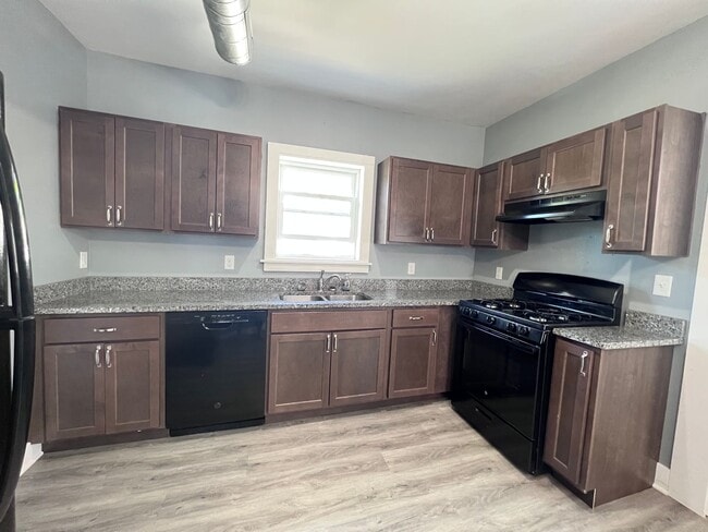 Building Photo - 1029 Walker Ave NW