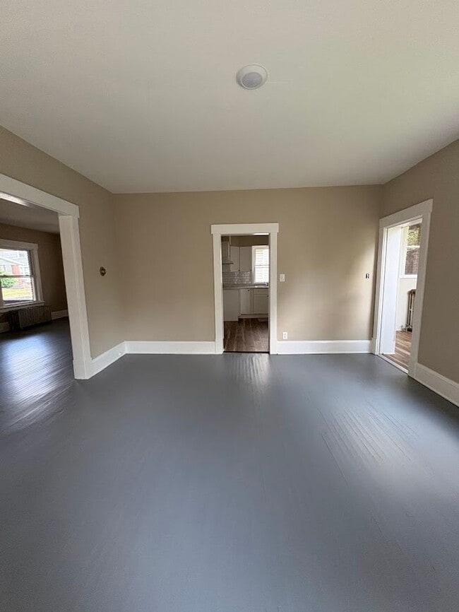 Building Photo - Four bedroom one bathroom home for rent