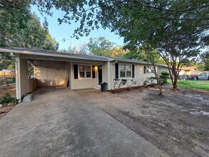 Building Photo - 6203 Live Oak St