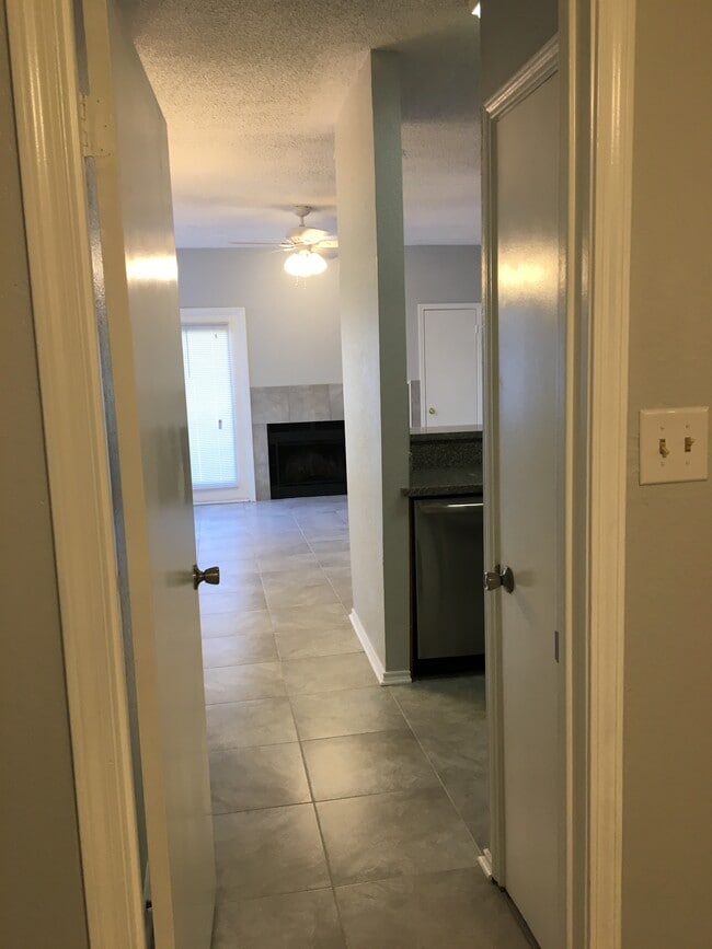 Building Photo - 3117 Sondra Dr