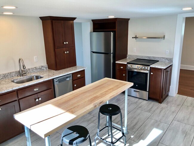 Building Photo - 143 Eastern Drive