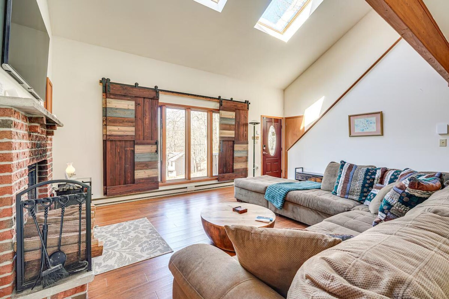 Building Photo - 5317 Woodbridge Dr E