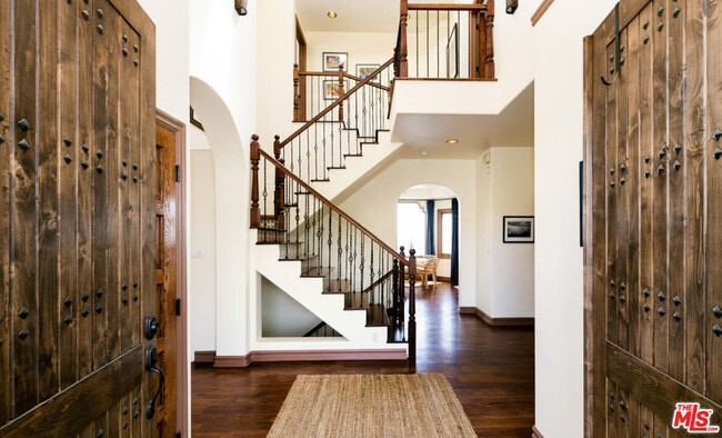 Building Photo - 2131 Kew Dr