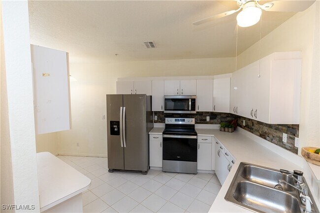 Building Photo - 12040 Summergate Cir