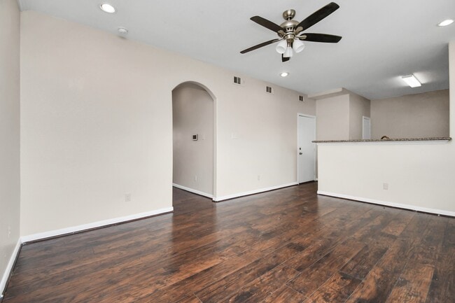 Building Photo - 8706 Beviamo St