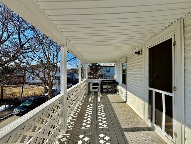 Building Photo - 156 Main St