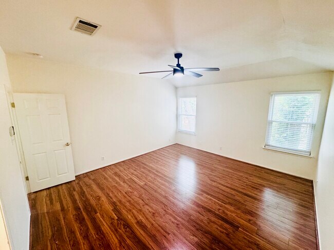 Building Photo - 1731 Warwick Way