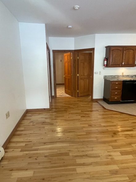 Building Photo - 686 Sebago Rd