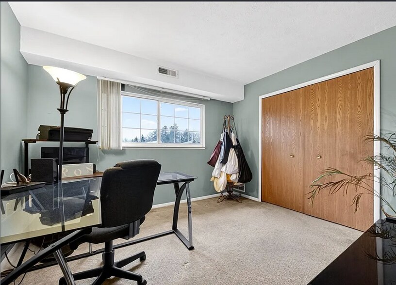 Building Photo - 10373 Glenway Dr