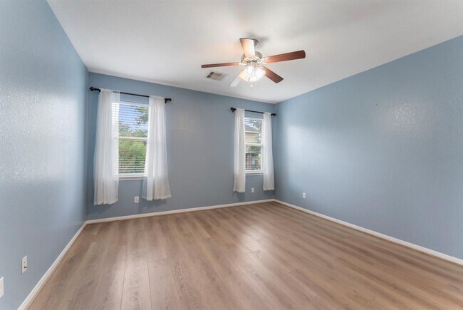 Building Photo - 1070 Cedar Lake Ct