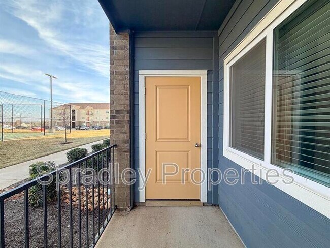 Building Photo - 1124 W Ave O