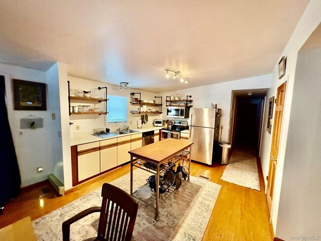 Building Photo - 84 Country Rd