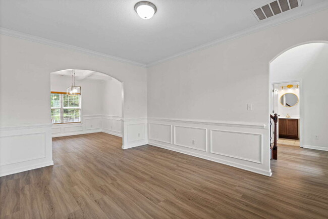 Building Photo - Spacious 4-Bedroom Gem with 2.5 Baths in t...