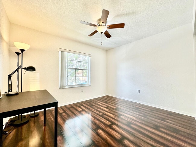 Building Photo - 639 NW 130th Way