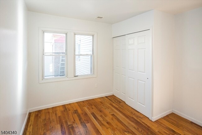 Building Photo - 29 William St