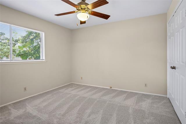 Building Photo - 907 Greenbriar Ln