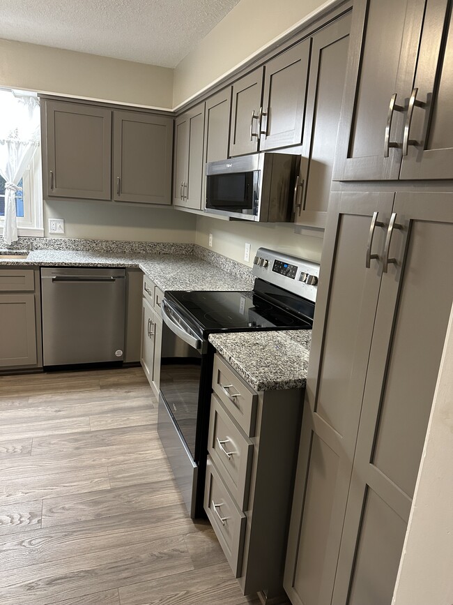 Building Photo - 203 20th Ave N