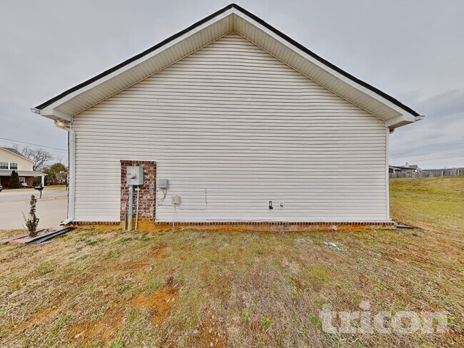 Building Photo - 920 Beverly Ct