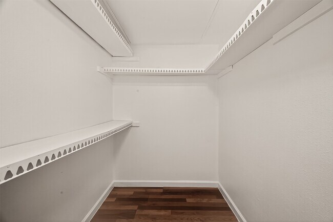 Building Photo - 5929 Queensloch Dr