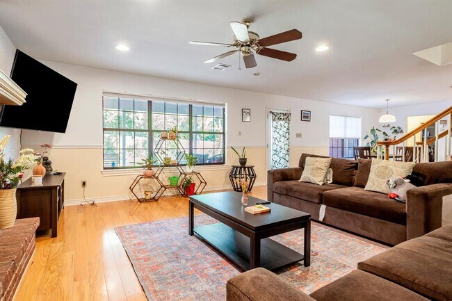 Building Photo - 10903 Chateau Hill