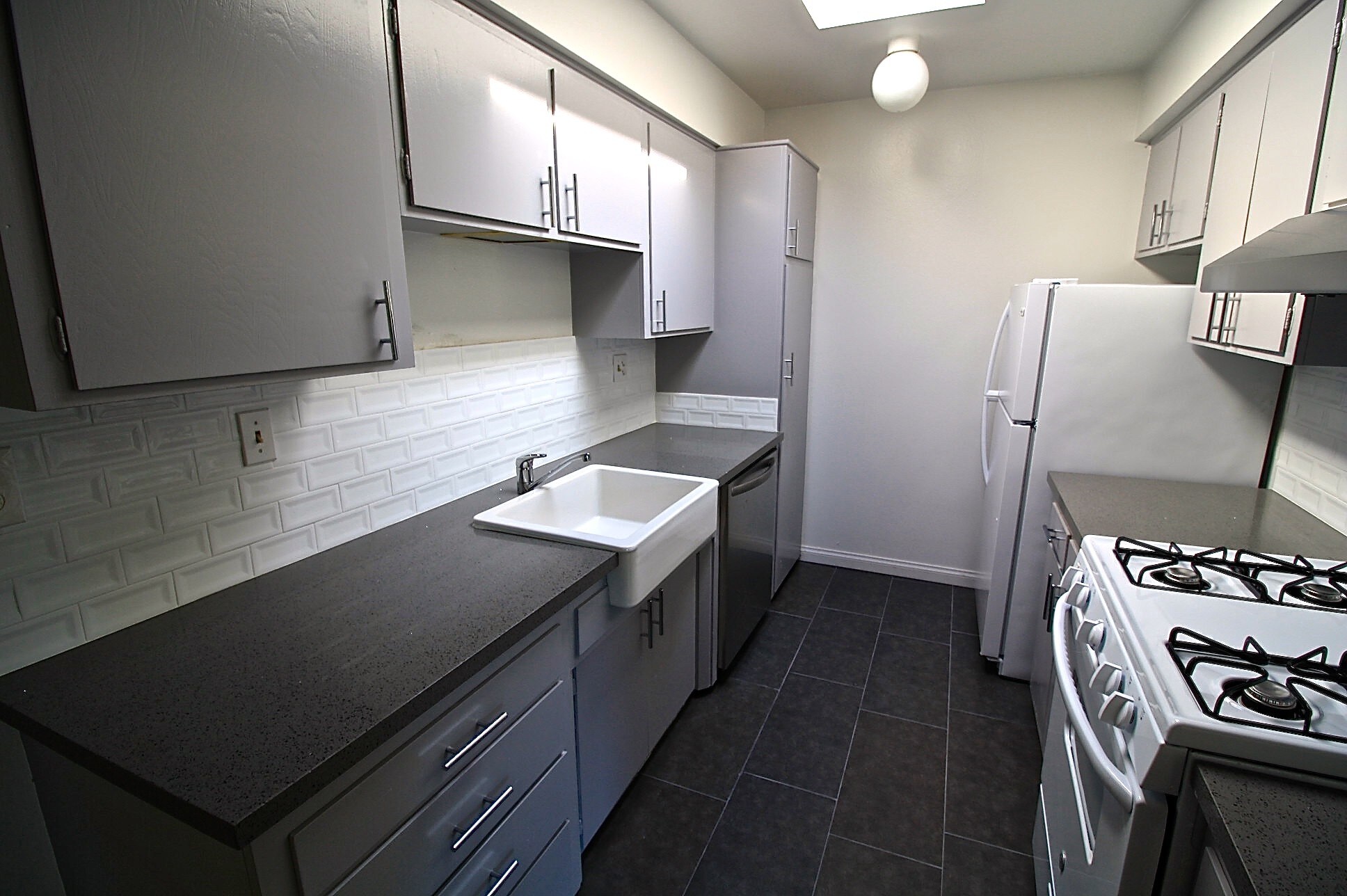 Building Photo - 11138 Aqua Vista St