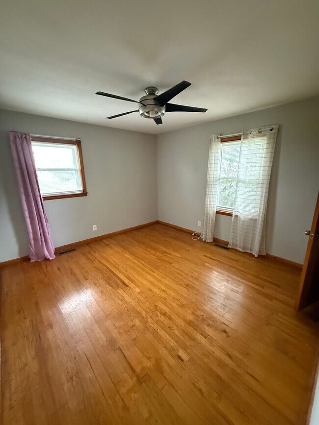 Building Photo - 3 Bed/1 Bath House