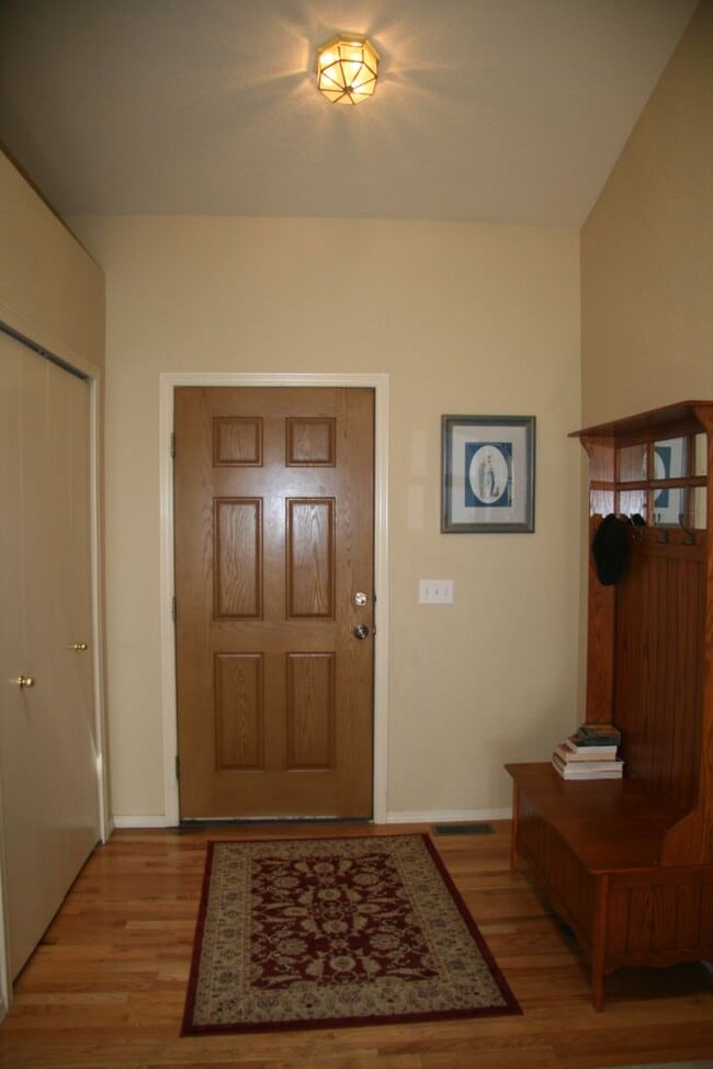 Building Photo - Beautiful 4 Bedroom Ranch Style Home Avail...