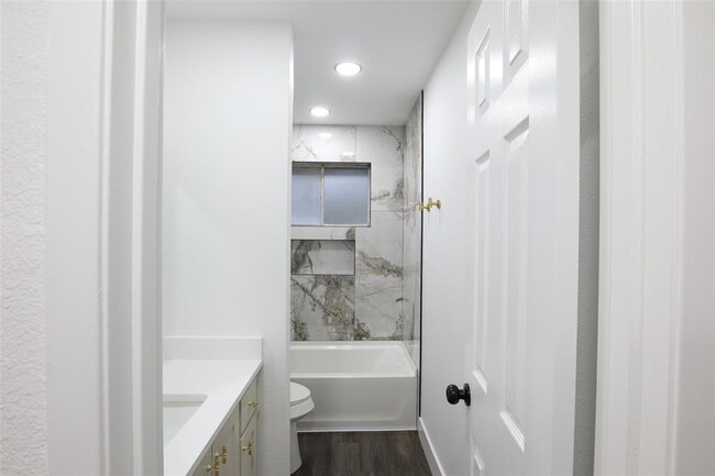 Building Photo - 7706 Garsee Dr