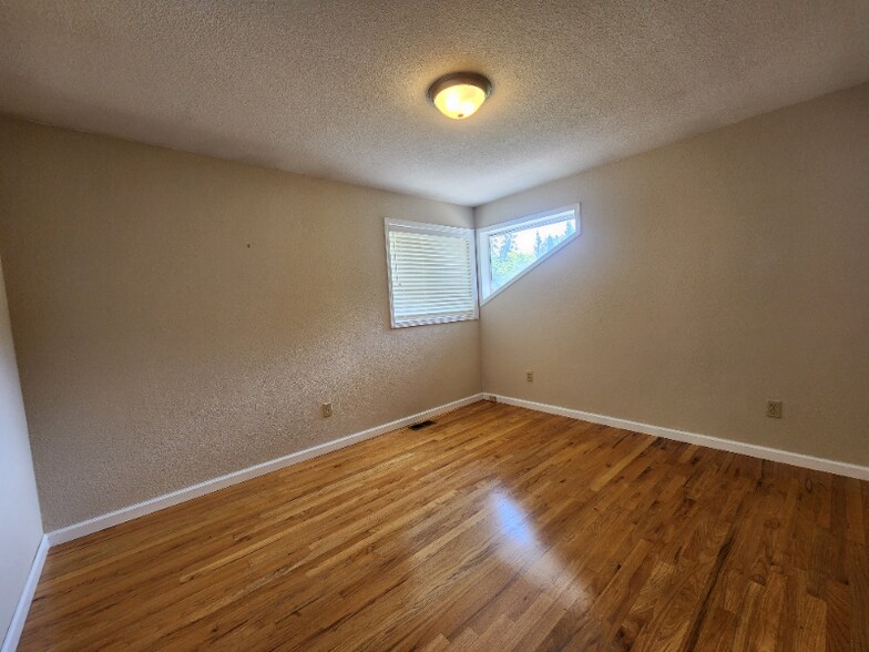 Building Photo - 20673 Marine View Dr SW